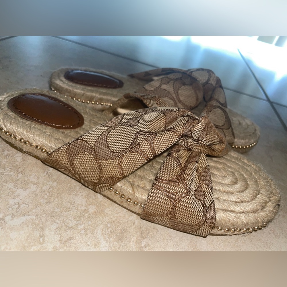 They are comfortable,  match with any outfit and they look super cute.